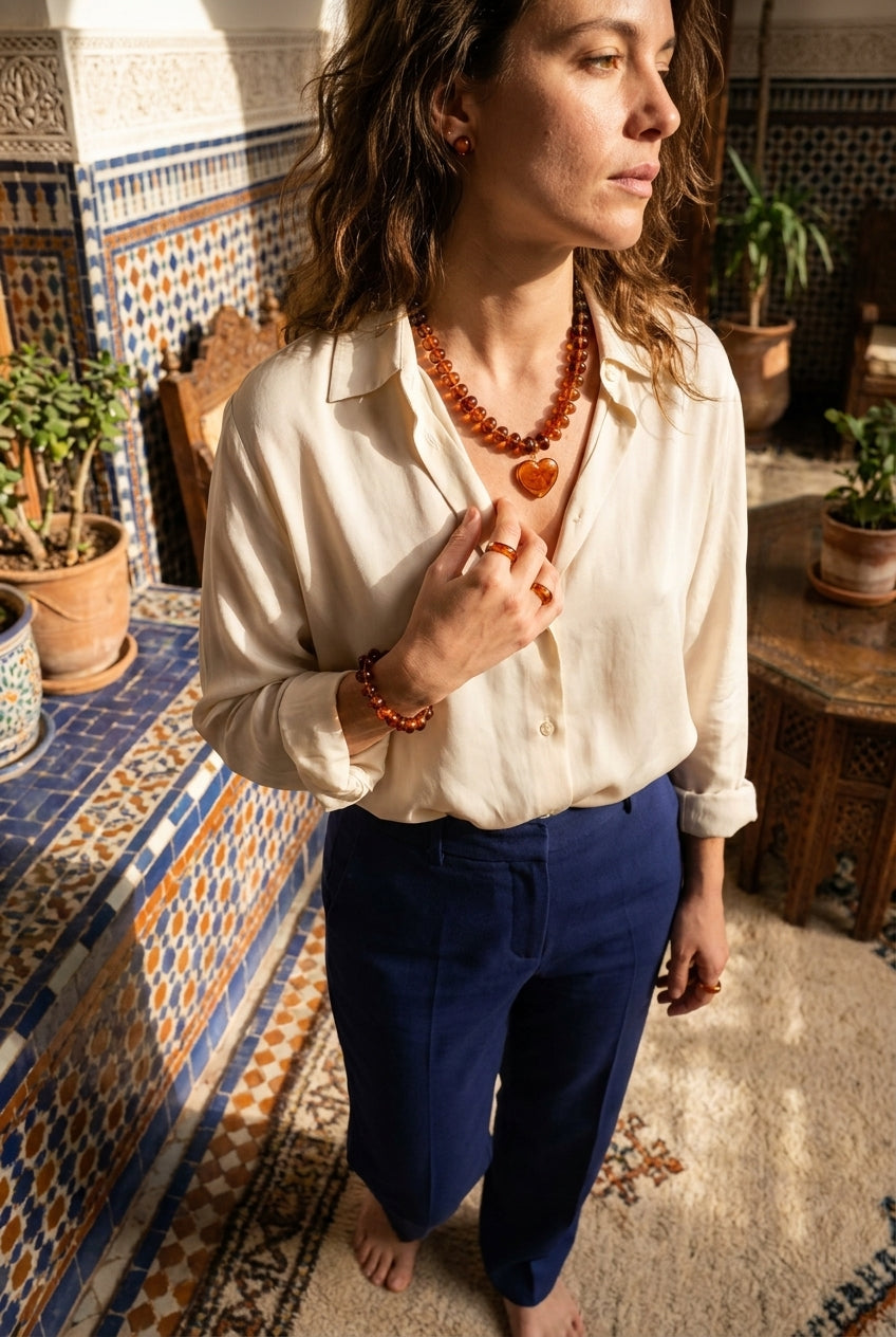 COLLIER SUR FIL - PERLES DE RÉSINE ET PENDENTIF COEUR DORÉ MARRON - BOHM Collier