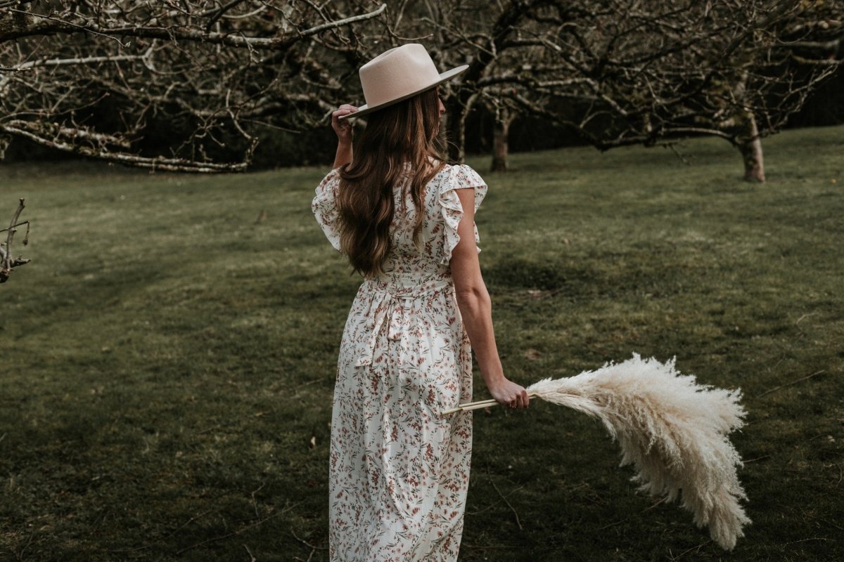 Comment choisir et porter une robe sans manche - Loëla